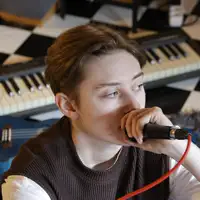 Ascolta undefined, guarda video musicali, leggi la biografia, vedi le date del tour & altro!