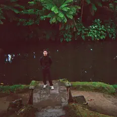 聆聽 Cash From Hash、觀看音樂影片、閱讀小傳、查看巡演日期等！