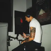 Ouça undefined, assista a videoclipes, leia a biografia, veja as datas das turnês e mais!