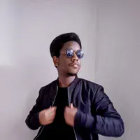 Escucha a undefined, mira videos musicales, lee su biografía, consulta las fechas de las gira y más.