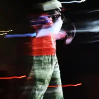 undefinedを聴いたり、ミュージックビデオを鑑賞したり、経歴やツアー日程などを確認したりしましょう！