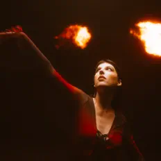 AARYS सुनें, म्यूज़िक वीडियो देखें, बायो पढ़ें, दौरे की तारीखें और बहुत कुछ देखें!