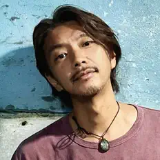 收听 Caravan、观看音乐视频、阅读小传、查看巡演日期等 ！