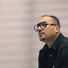 聆聽 Edwin Lebron、觀看音樂影片、閱讀小傳、查看巡演日期等！