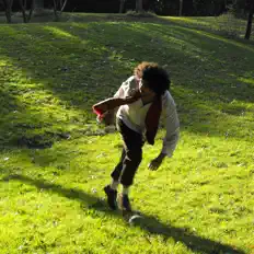 收听 ApolloGee、观看音乐视频、阅读小传、查看巡演日期等 ！