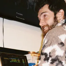 Dengarkan Bennett, tonton video musik, baca bio, lihat tanggal tur & lainnya!