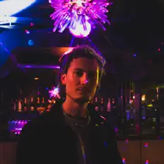 Ouve Oscar Hallen, vê vídeos de música, lê a biografia, vê as datas da digressão e muito mais!