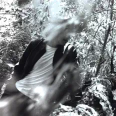 Poslechněte si interpreta Brahny, sledujte hudební videa, přečtěte si životopis, podívejte se na data turné a další informace.