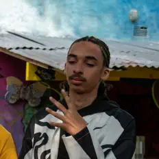 Poslechněte si interpreta Hachezs, sledujte hudební videa, přečtěte si životopis, podívejte se na data turné a další informace.