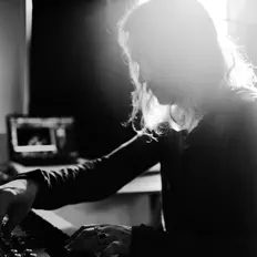 Ascolta Nik Karlin, guarda video musicali, leggi la biografia, vedi le date del tour & altro!