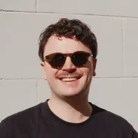 Ouça undefined, assista a videoclipes, leia a biografia, veja as datas das turnês e mais!