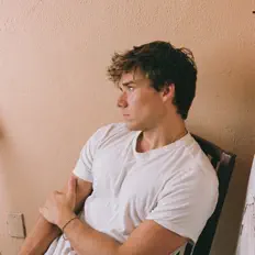 收听 Aiden Kroll、观看音乐视频、阅读小传、查看巡演日期等 ！