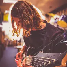 收听 Daniel Bergonzoni、观看音乐视频、阅读小传、查看巡演日期等 ！