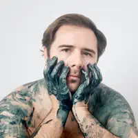 Ouça undefined, assista a videoclipes, leia a biografia, veja as datas das turnês e mais!