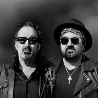 undefined सुनें, म्यूज़िक वीडियो देखें, बायो पढ़ें, दौरे की तारीखें और बहुत कुछ देखें!