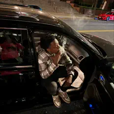 聆聽 Hughe$、觀看音樂影片、閱讀小傳、查看巡演日期等！