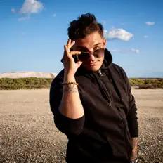 Escucha a Feydie, mira videos musicales, lee su biografía, consulta las fechas de las gira y más.