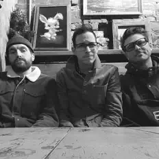 House Ghostを聴いたり、ミュージックビデオを鑑賞したり、経歴やツアー日程などを確認したりしましょう！