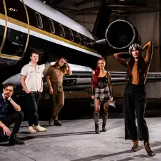 收听 Flight Attendant、观看音乐视频、阅读小传、查看巡演日期等 ！