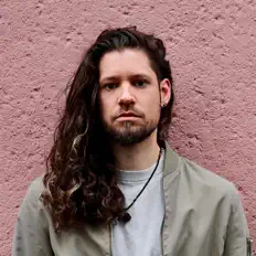 Poslechněte si interpreta OPYLA, sledujte hudební videa, přečtěte si životopis, podívejte se na data turné a další informace.