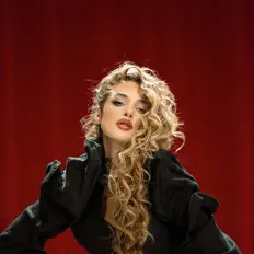 聆聽 Elizabet、觀看音樂影片、閱讀小傳、查看巡演日期等！