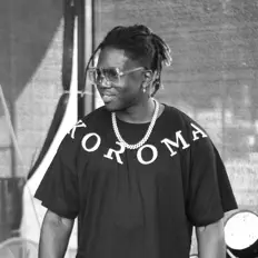 收听 Koroma、观看音乐视频、阅读小传、查看巡演日期等 ！