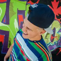 Hör dir undefined an, schau dir Musikvideos an, lies die Biografie, finde Tourdaten und mehr!