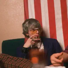 Hör dir Redek an, schau dir Musikvideos an, lies die Biografie, finde Tourdaten und mehr!