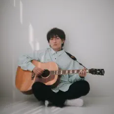 聆聽 浮優、觀看音樂影片、閱讀小傳、查看巡演日期等！