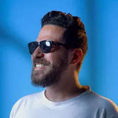 Escucha a Mohamed Osama, mira vídeos musicales, lee la biografía, consulta fechas de giras y mucho más.