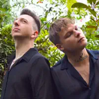 Hör dir undefined an, schau dir Musikvideos an, lies die Biografie, finde Tourdaten und mehr!