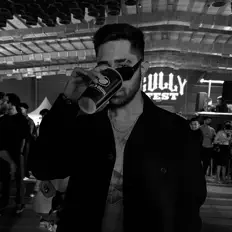 聆聽 Ae! Jey、觀看音樂影片、閱讀小傳、查看巡演日期等！