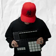 RUA सुनें, म्यूज़िक वीडियो देखें, बायो पढ़ें, दौरे की तारीखें और बहुत कुछ देखें!