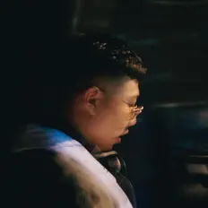 Poslechněte si interpreta Rigbyy, sledujte hudební videa, přečtěte si životopis, podívejte se na data turné a další informace.