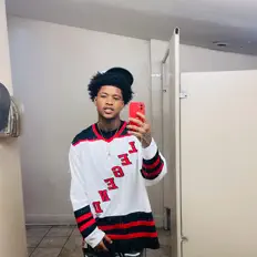 Kuda305を聴いたり、ミュージックビデオを鑑賞したり、経歴やツアー日程などを確認したりしましょう！