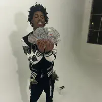 undefined을(를) 듣고, 뮤직 비디오를 보고, 약력을 읽고, 투어 일정 등을 확인하세요!