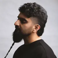 undefined dinle, müzik videolarını izle, biyografisini oku, tur tarihlerini ve daha fazlasını gör!