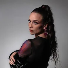 收听 Leona Berlin、观看音乐视频、阅读小传、查看巡演日期等 ！
