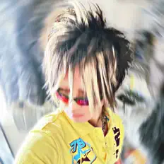 LiesiN सुनें, म्यूज़िक वीडियो देखें, बायो पढ़ें, दौरे की तारीखें और बहुत कुछ देखें!