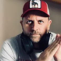 Escucha a Amorius, mira videos musicales, lee su biografía, consulta las fechas de las gira y más.