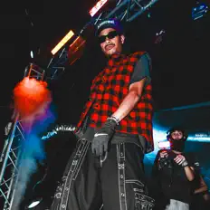 Hör dir Youngmaxo an, schau dir Musikvideos an, lies die Biografie, finde Tourdaten und mehr!