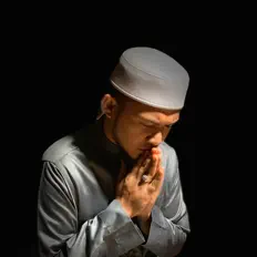 Posłuchaj wykonawcy Ustaz Fathi Na'im, obejrzyj teledyski, przeczytaj biografię, zobacz daty tras koncertowych i nie tylko!