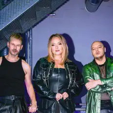 Poslechněte si interpreta KEiiNO, sledujte hudební videa, přečtěte si životopis, podívejte se na data turné a další informace.