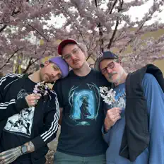 Poslechněte si interpreta Slow Up, sledujte hudební videa, přečtěte si životopis, podívejte se na data turné a další informace.