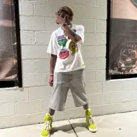 Posłuchaj wykonawcy undefined, obejrzyj teledyski, przeczytaj biografię, zobacz daty tras koncertowych i nie tylko!