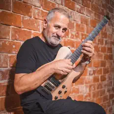 Menachem Zibziner सुनें, म्यूज़िक वीडियो देखें, बायो पढ़ें, दौरे की तारीखें और बहुत कुछ देखें!