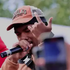 Dengarkan Woside, tonton video musik, baca bio, lihat tanggal tur & lainnya!