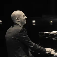 Søren Bebe을(를) 듣고, 뮤직 비디오를 보고, 약력을 읽고, 투어 일정 등을 확인하세요!