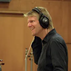 Dengarkan Gregor F. Narholz, tonton video musik, baca bio, lihat tanggal tur & lainnya!