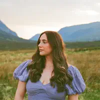 Escucha a undefined, mira videos musicales, lee su biografía, consulta las fechas de las gira y más.